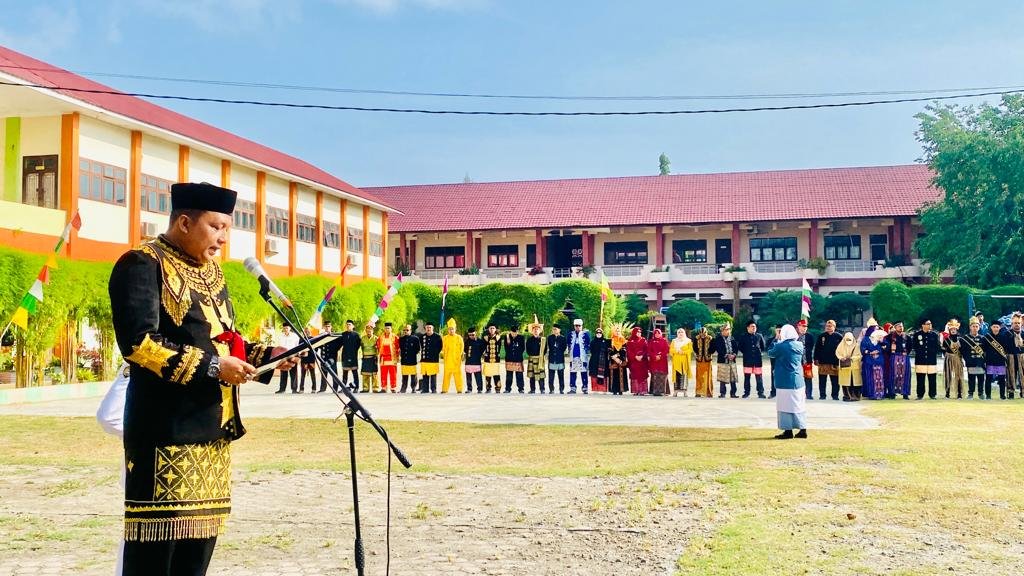 Cabdisdik Wilayah Kota Lhokseumawe Laksanakan Upacara Peringatan Hardiknas dengan Pakaian Adat Daerah dan Nasional