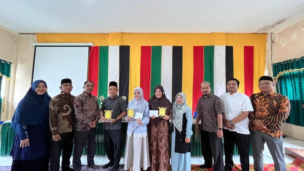 SMA Negeri 1 Lhokseumawe Gelar Doa Bersama, Ceramah Singkat, dan Penyerahan Hadiah dalam Rangka HGN,  SMARTX dan Kebersihan Kelas