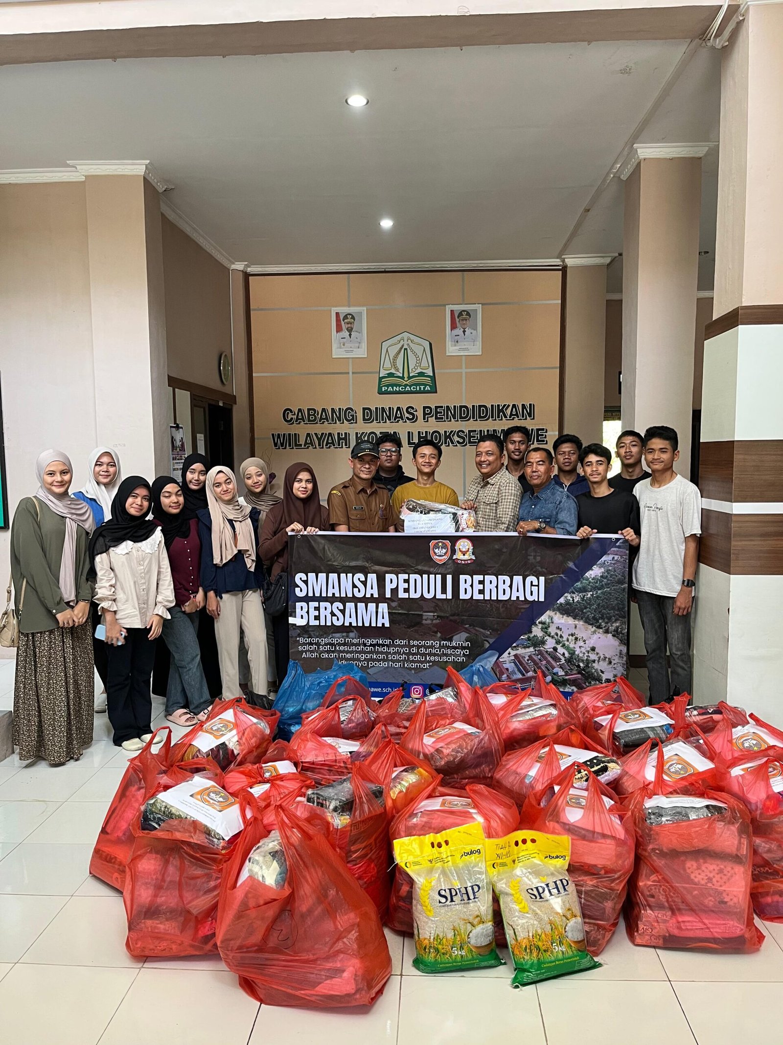 SMAN 1 Lhokseumawe Salurkan  Paket Bantuan untuk Korban Banjir dan Longsor Aceh Tamiang