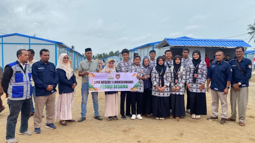 SMAN 1 Lhokseumawe Salurkan Bantuan Kemanusiaan untuk Warga Terdampak Bencana di Aceh Utara