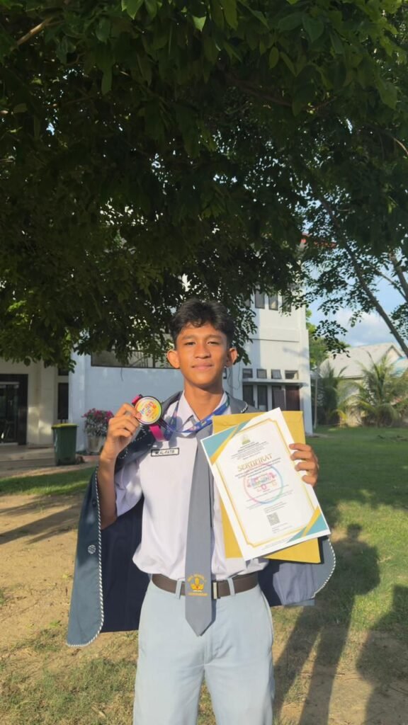 Gelora Suara Emas Siswa, Muhammad Al Fatir Raih Juara 1 Vocal Solo Putra di ajang FLS3N Tingkat Kota Lhokseumawe